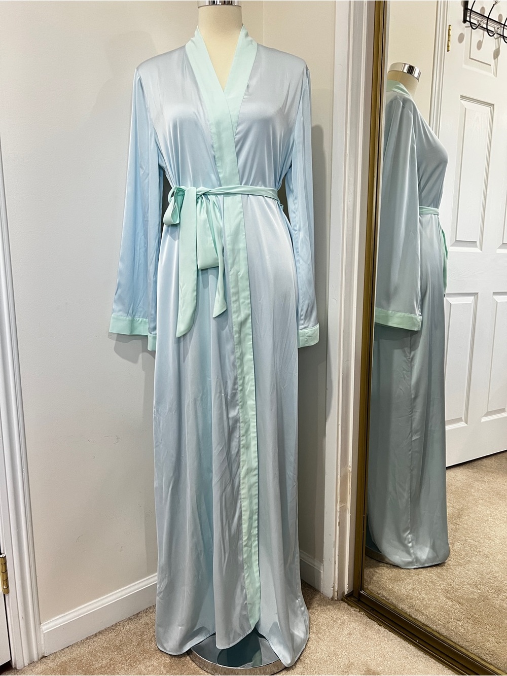 Robe Maxi Savage x Fenty Sky Blue Teal trim & Belt Size XS/SM Long Sleeve - Picture 2 of 15